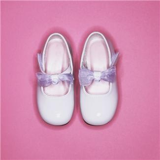 zapatos blancos