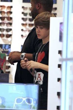 Justin Bieber Shopping